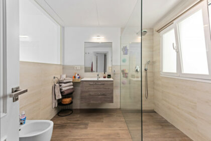 f60e8b44a35f4f967f3a67f4442c8744 - 18