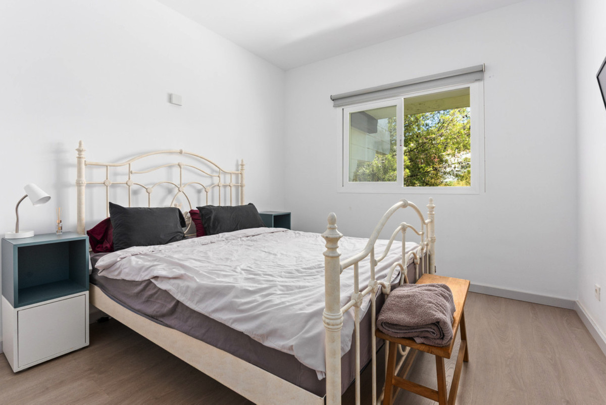 f60e8b44a35f4f967f3a67f4442c8744 - 19