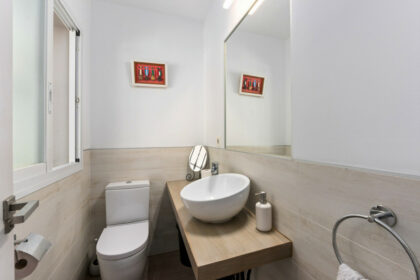 f60e8b44a35f4f967f3a67f4442c8744 - 21