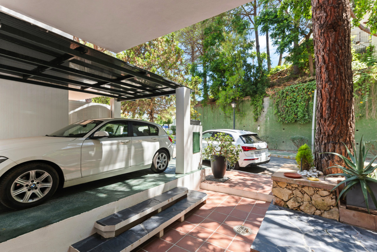 f60e8b44a35f4f967f3a67f4442c8744 - 27