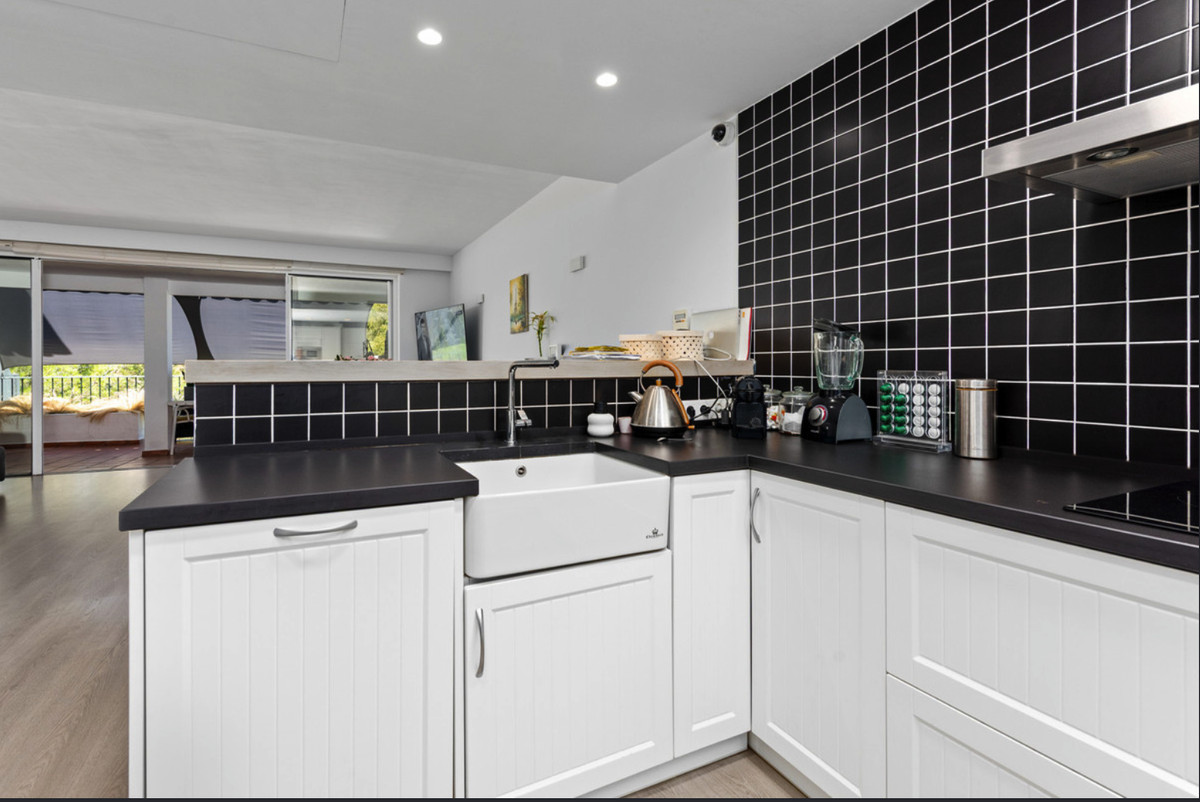 f60e8b44a35f4f967f3a67f4442c8744 - 6