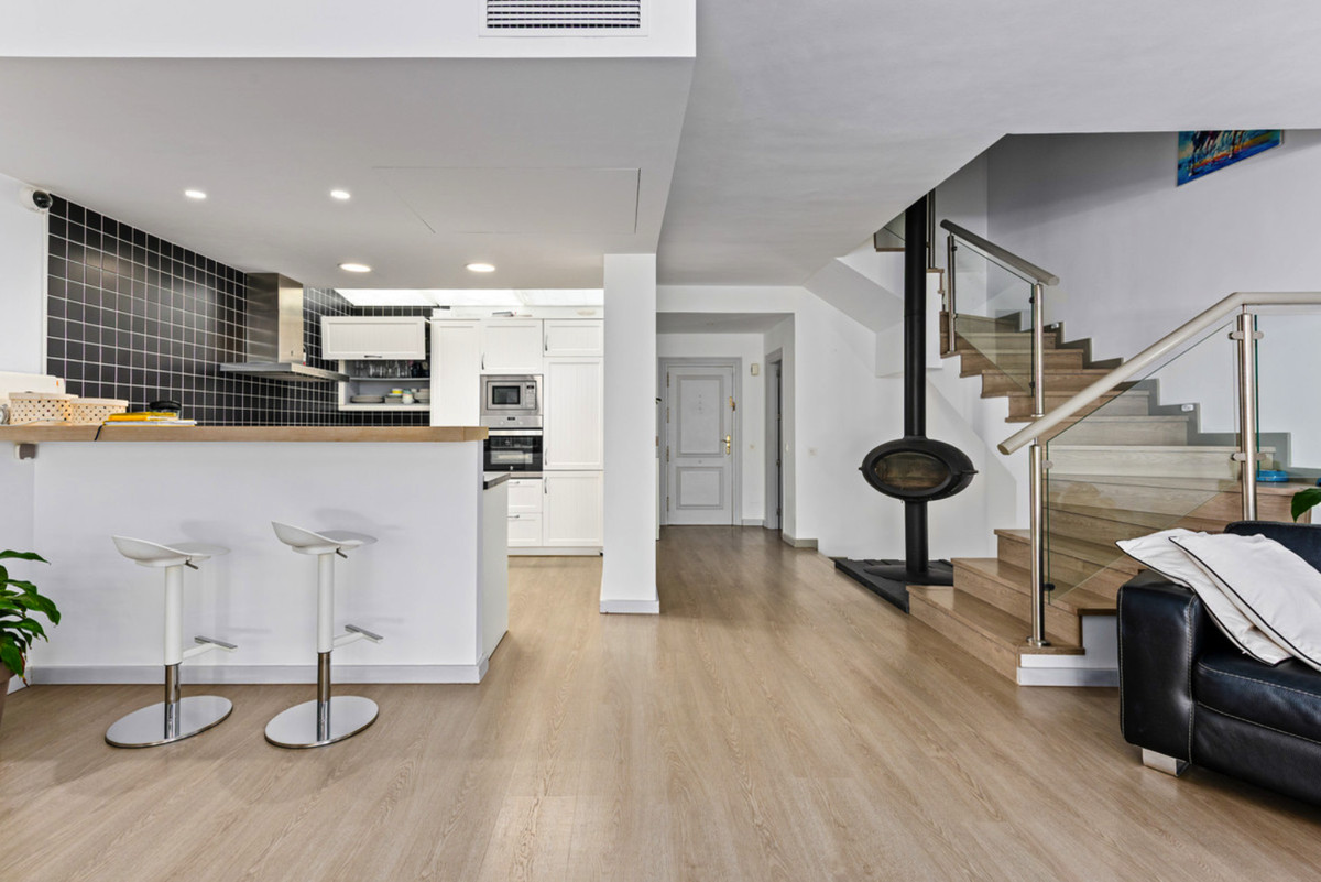 f60e8b44a35f4f967f3a67f4442c8744 - 8