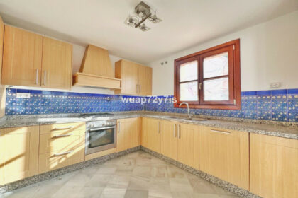 f9a2e9f01e37e08262a9936f8b35f5a8 - 18