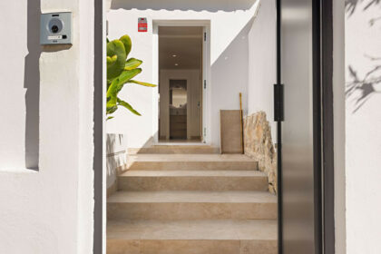 fab012880f400db3f911dbd4e7824ba0 - 1