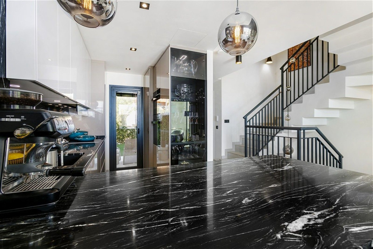 01549613a7ba5990c8e8b6615a0f4c9c - 10