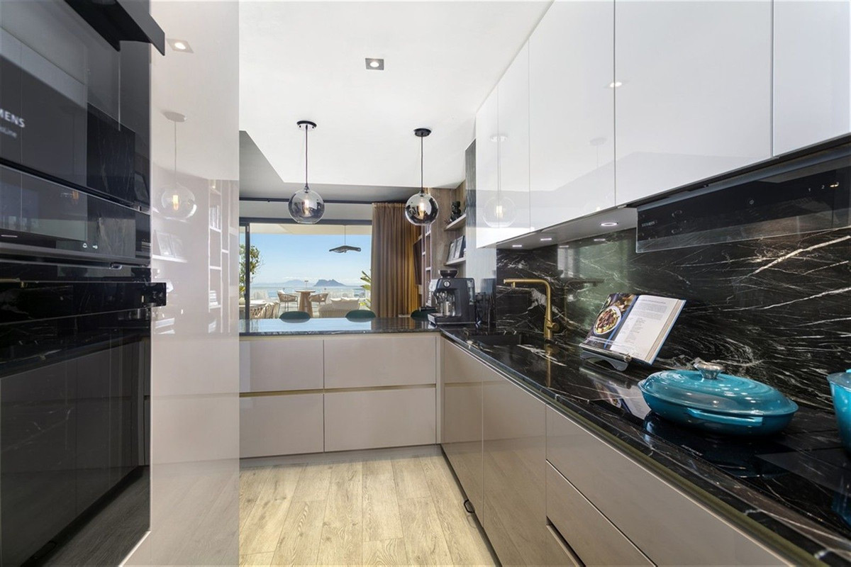 01549613a7ba5990c8e8b6615a0f4c9c - 12