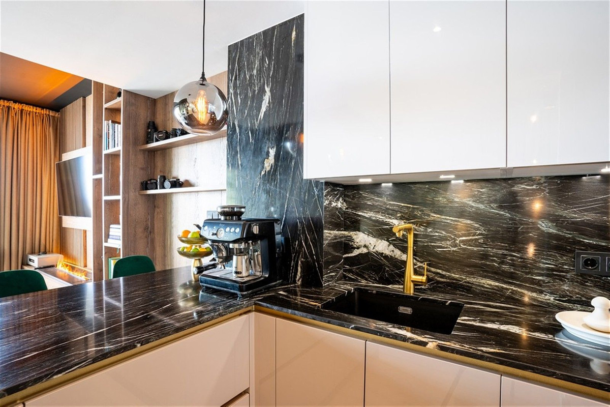 01549613a7ba5990c8e8b6615a0f4c9c - 13