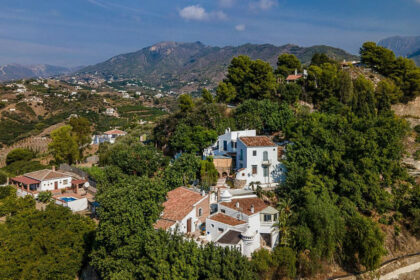 015c0431ddbbcd454668cd9c84e7c2ea - 1