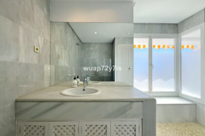 0538be55f2544e05660bd3760e31bf2f - 10