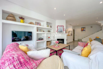 0538be55f2544e05660bd3760e31bf2f - 24