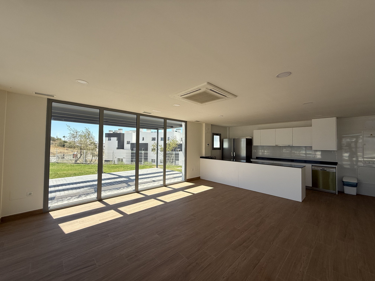 063f4625ad5efe7142af400941e30c10 - 23