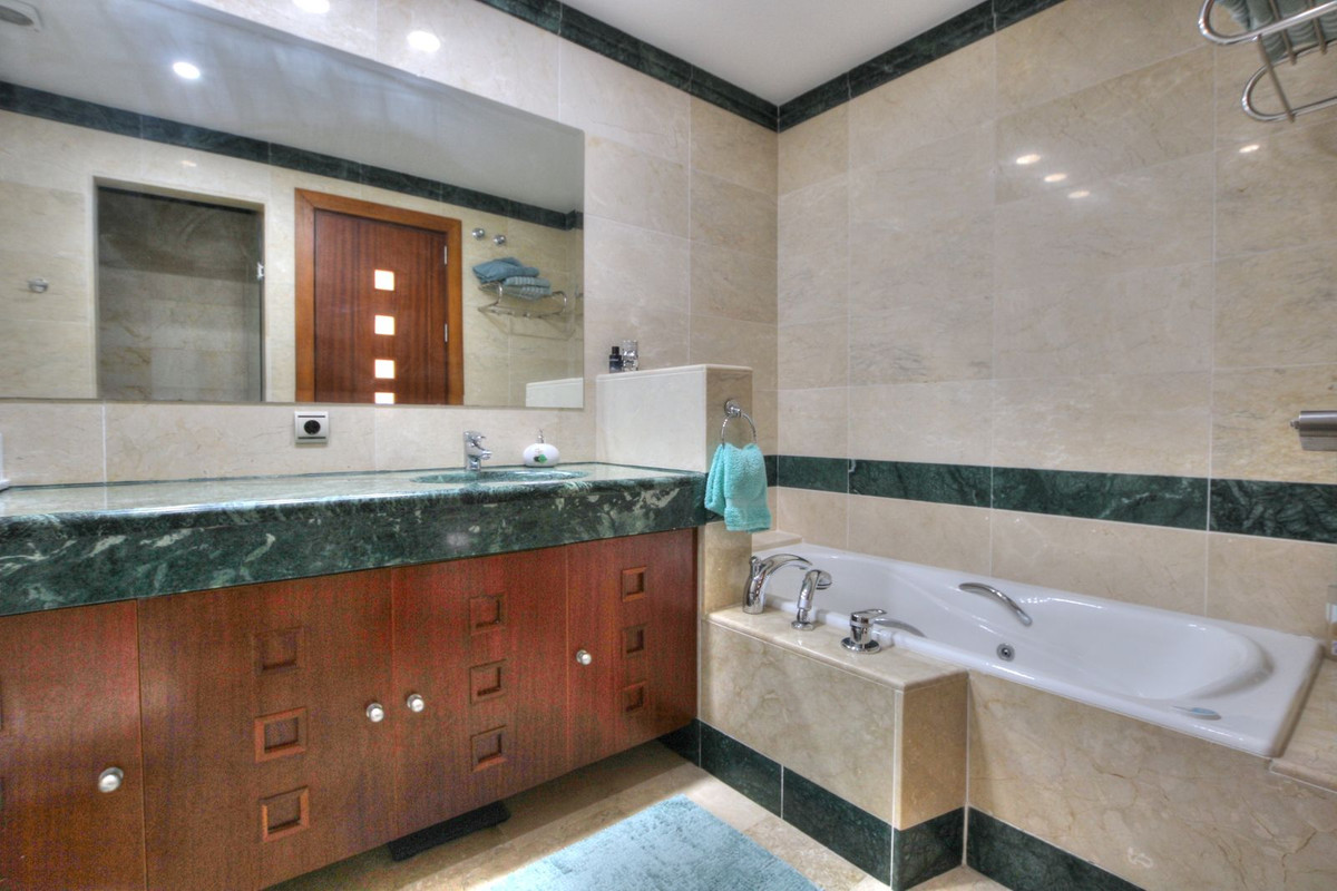 068a21bf17a430da1834e739139e6433 - 17