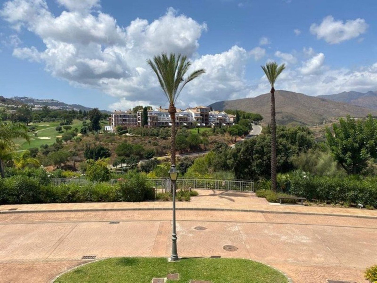 068a21bf17a430da1834e739139e6433 - 19