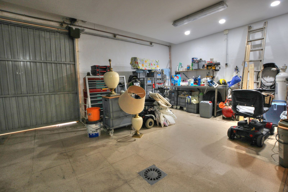 068a21bf17a430da1834e739139e6433 - 30