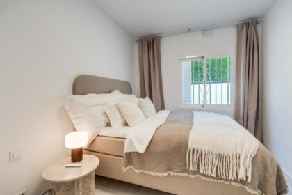 076ac84a065045d76541d8c9d87fc451 - 12