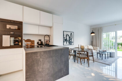 076ac84a065045d76541d8c9d87fc451 - 7