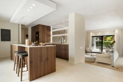 07d0a6d98adb342686c32d4f17185571 - 10