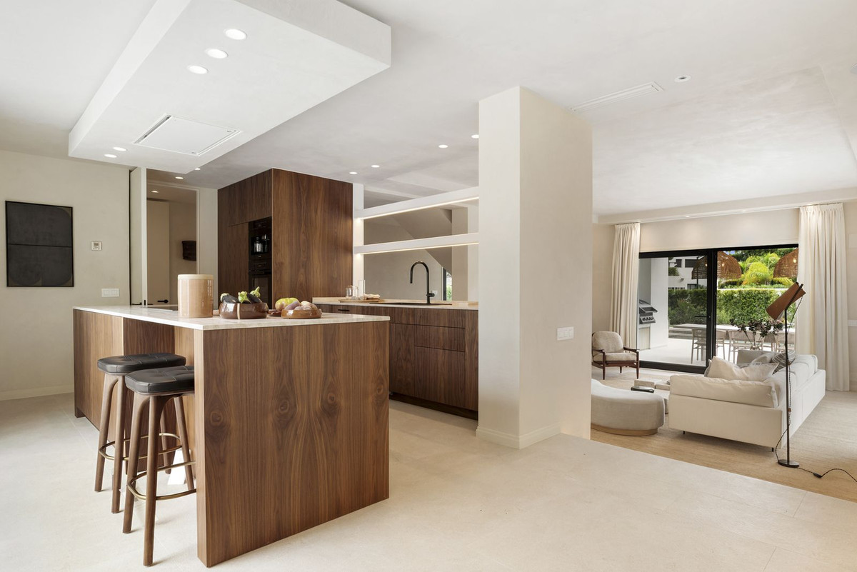 07d0a6d98adb342686c32d4f17185571 - 10