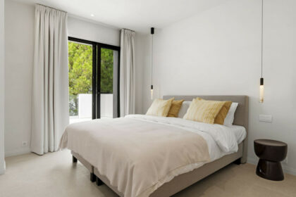 07d0a6d98adb342686c32d4f17185571 - 12