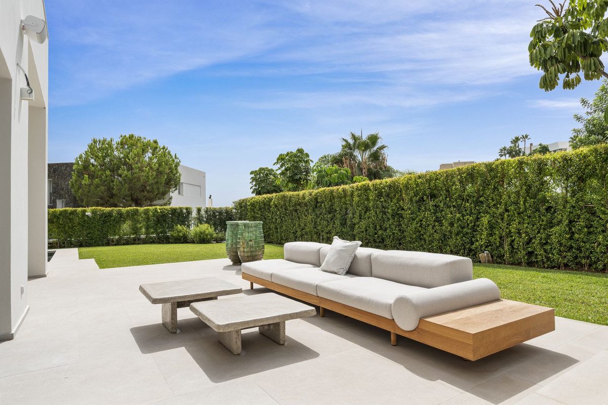 07d0a6d98adb342686c32d4f17185571 - 20