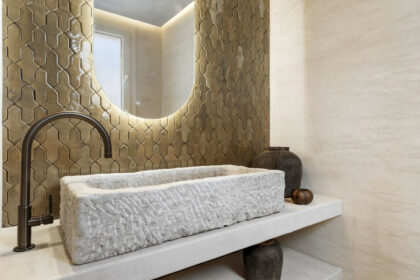 07d0a6d98adb342686c32d4f17185571 - 24