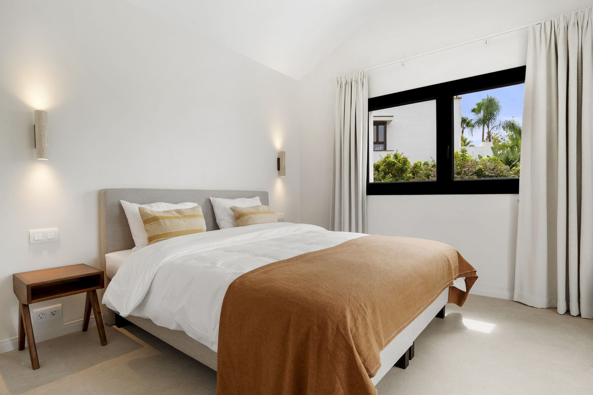 07d0a6d98adb342686c32d4f17185571 - 25