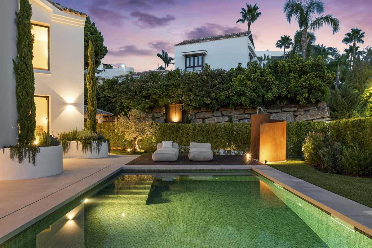 07d0a6d98adb342686c32d4f17185571 - 30