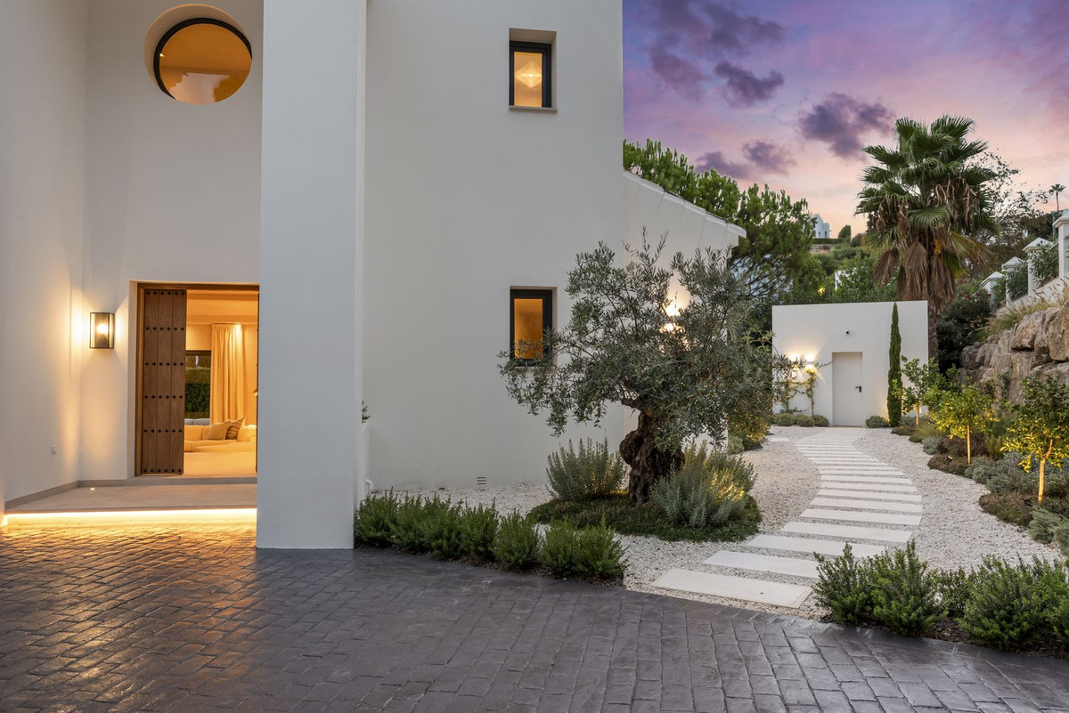 07d0a6d98adb342686c32d4f17185571 - 31