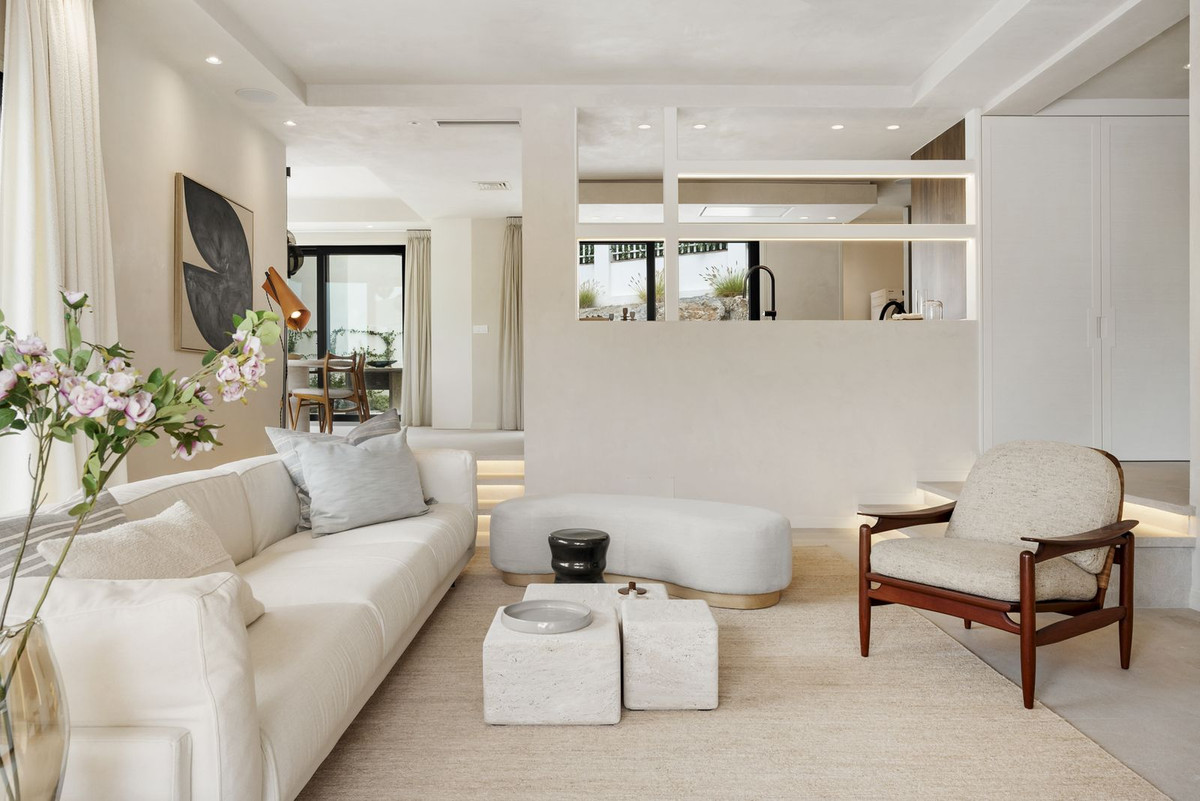 07d0a6d98adb342686c32d4f17185571 - 6