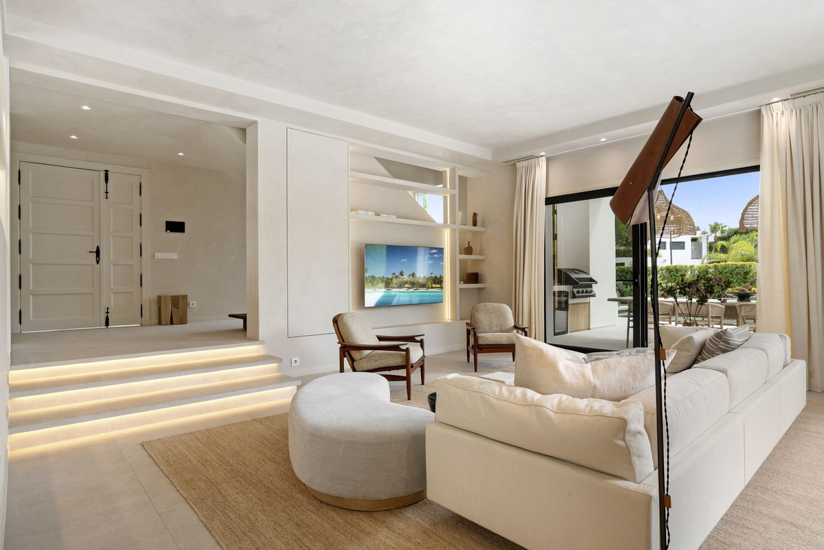 07d0a6d98adb342686c32d4f17185571 - 7