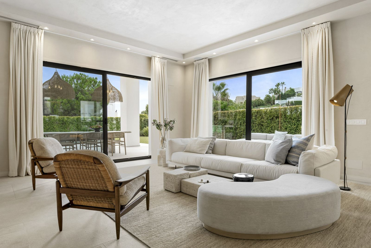 07d0a6d98adb342686c32d4f17185571 - 8