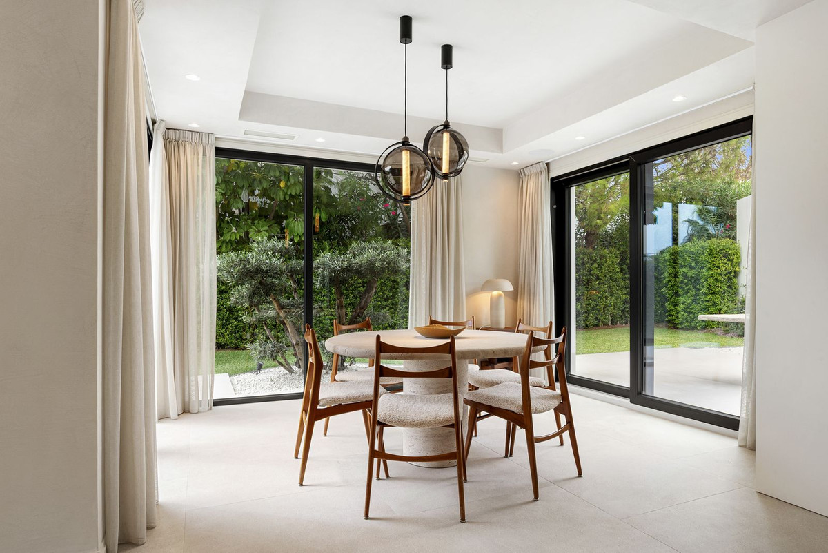 07d0a6d98adb342686c32d4f17185571 - 9