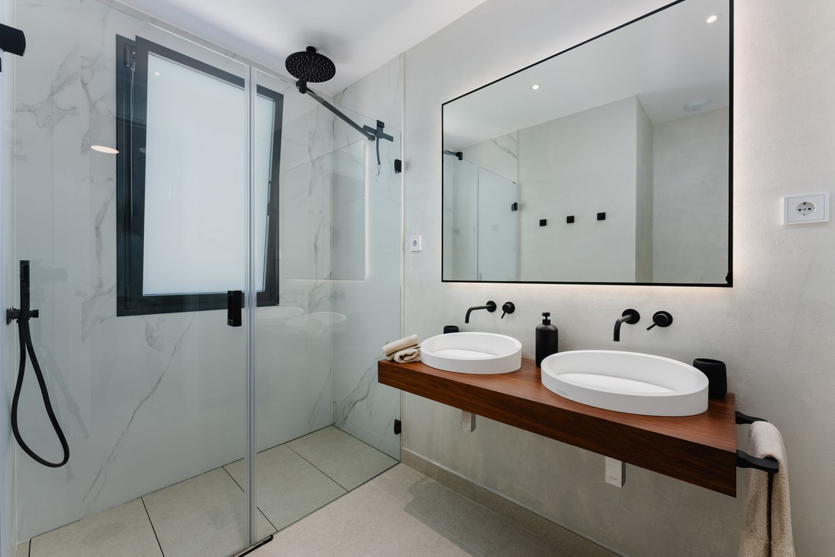 09a7fac84efbbfade69d0190e4f30dfc - 16