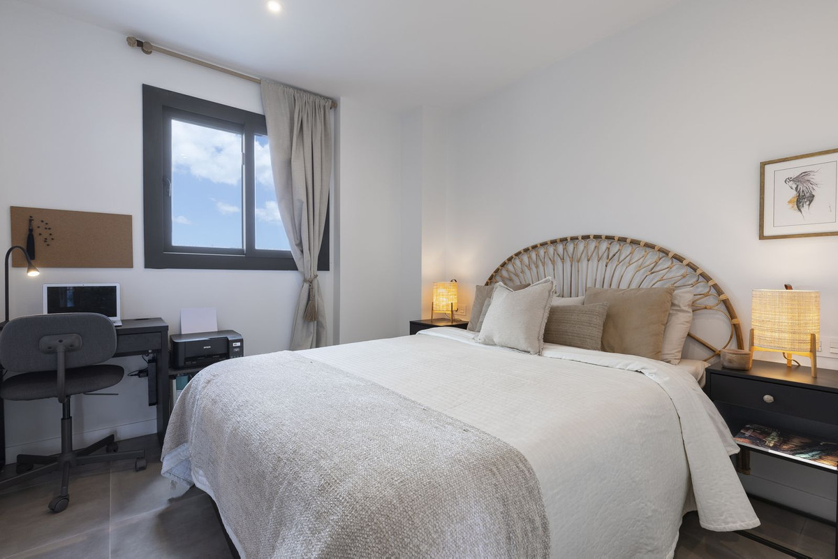 0adb5d0dce477c983bab76a55dd90dcf - 17