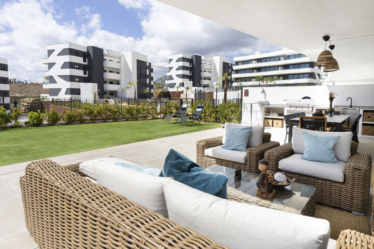 0adb5d0dce477c983bab76a55dd90dcf - 23