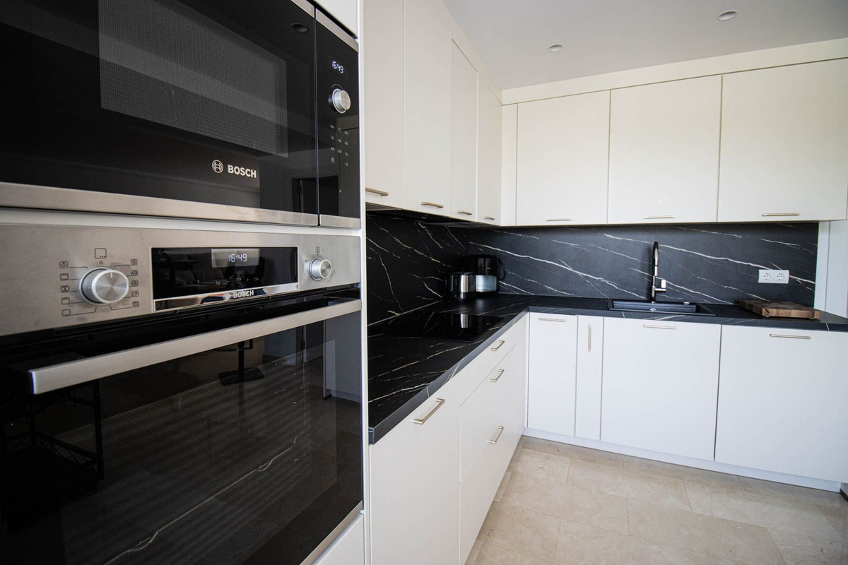 0b14548a58d63f0ec28ef4783d653025 - 12