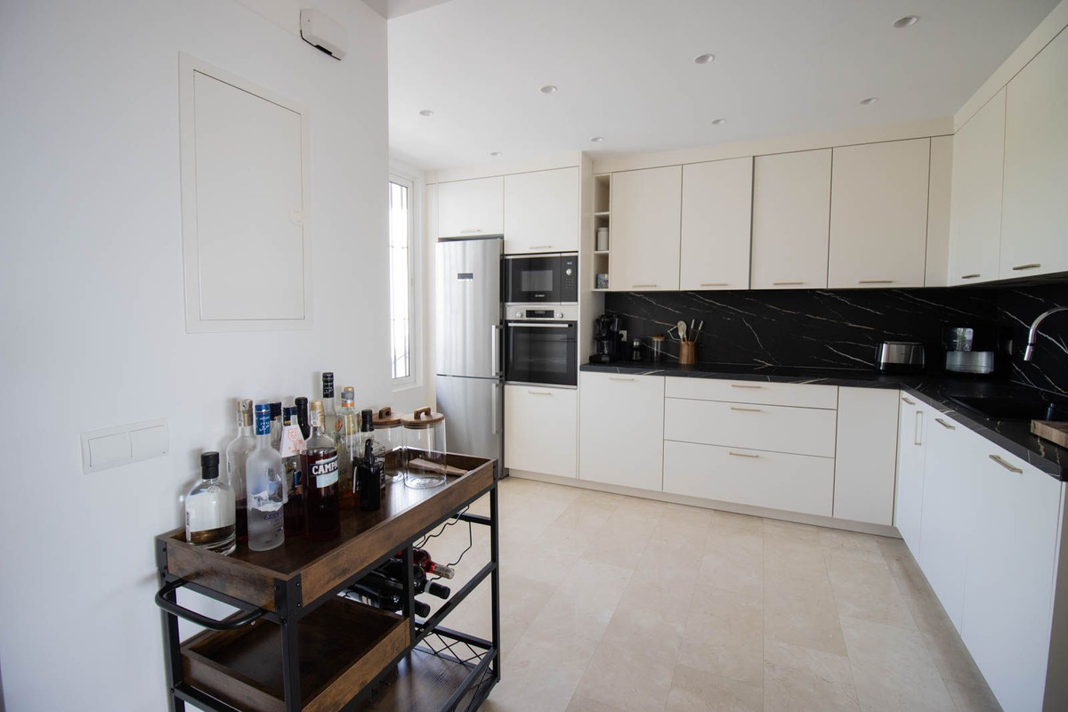 0b14548a58d63f0ec28ef4783d653025 - 13