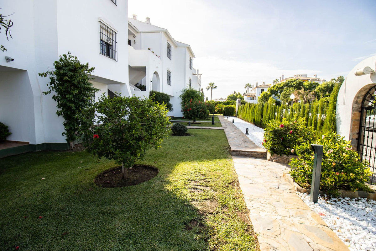 0b14548a58d63f0ec28ef4783d653025 - 22