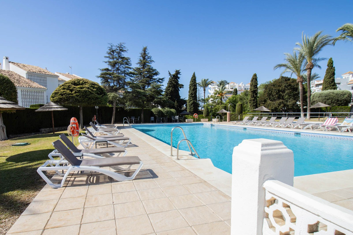 0b14548a58d63f0ec28ef4783d653025 - 24