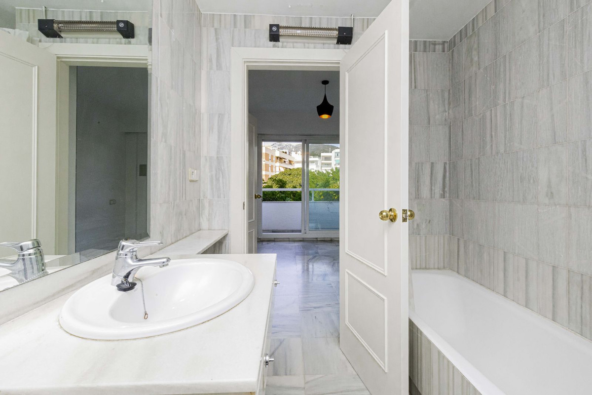 0b3d43881373af12e6eb8f4124b5de93 - 12