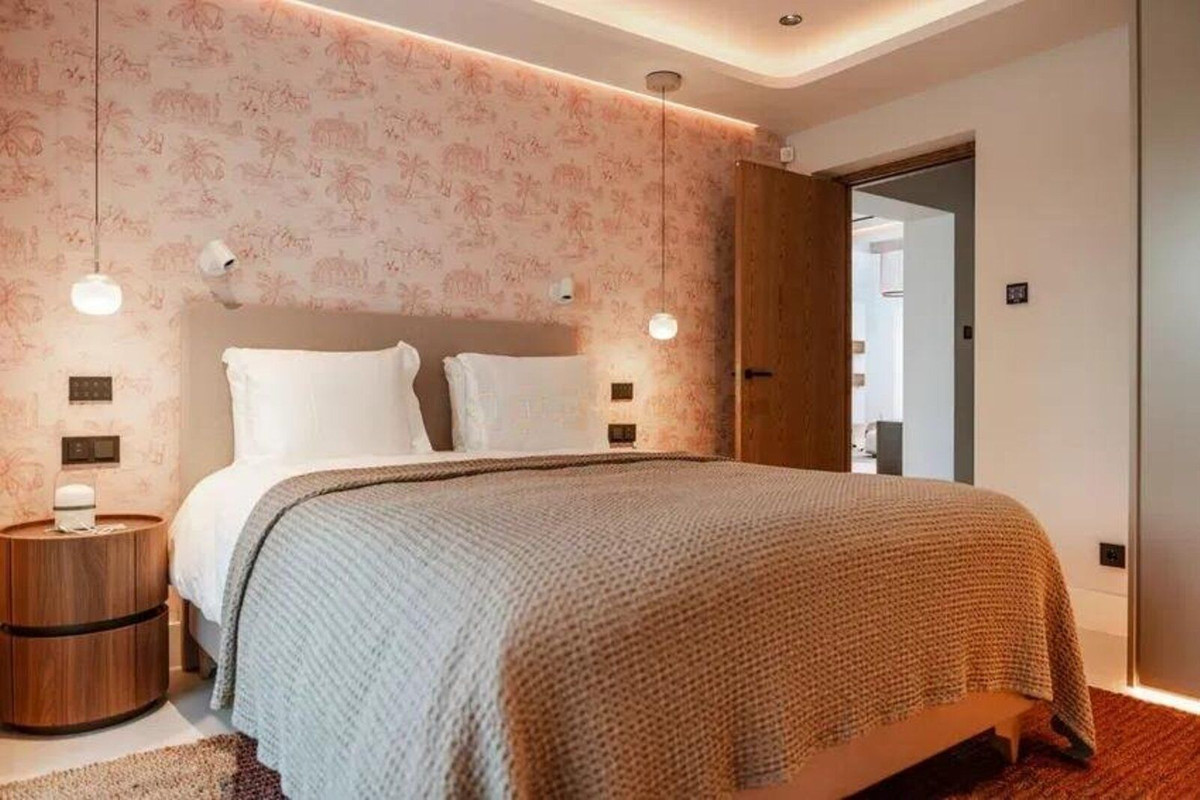 0b47dd6eb2dcb4d0a6b977444e1f4d8e - 21