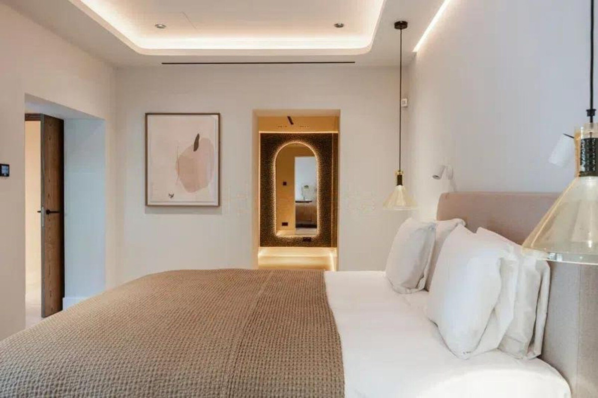 0b47dd6eb2dcb4d0a6b977444e1f4d8e - 23