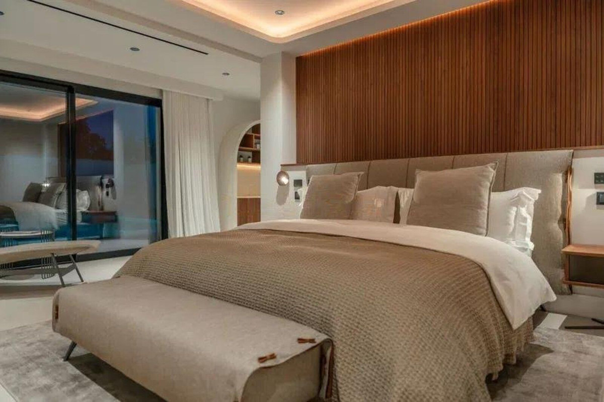 0b47dd6eb2dcb4d0a6b977444e1f4d8e - 24