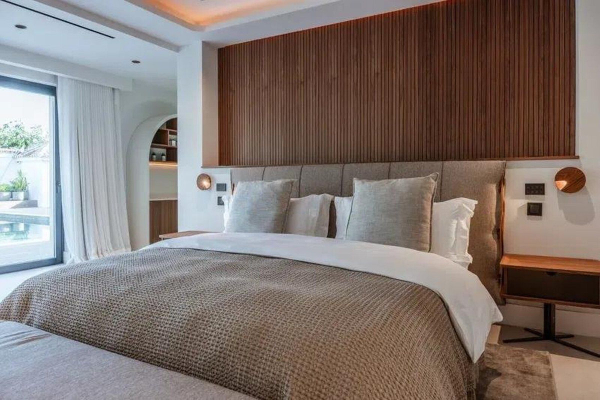 0b47dd6eb2dcb4d0a6b977444e1f4d8e - 27