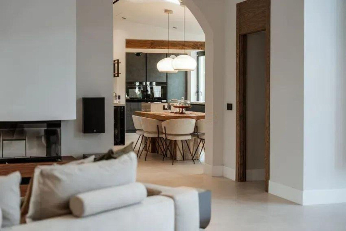 0b47dd6eb2dcb4d0a6b977444e1f4d8e - 31