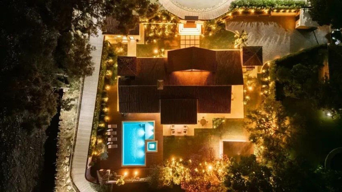 0b47dd6eb2dcb4d0a6b977444e1f4d8e - 37