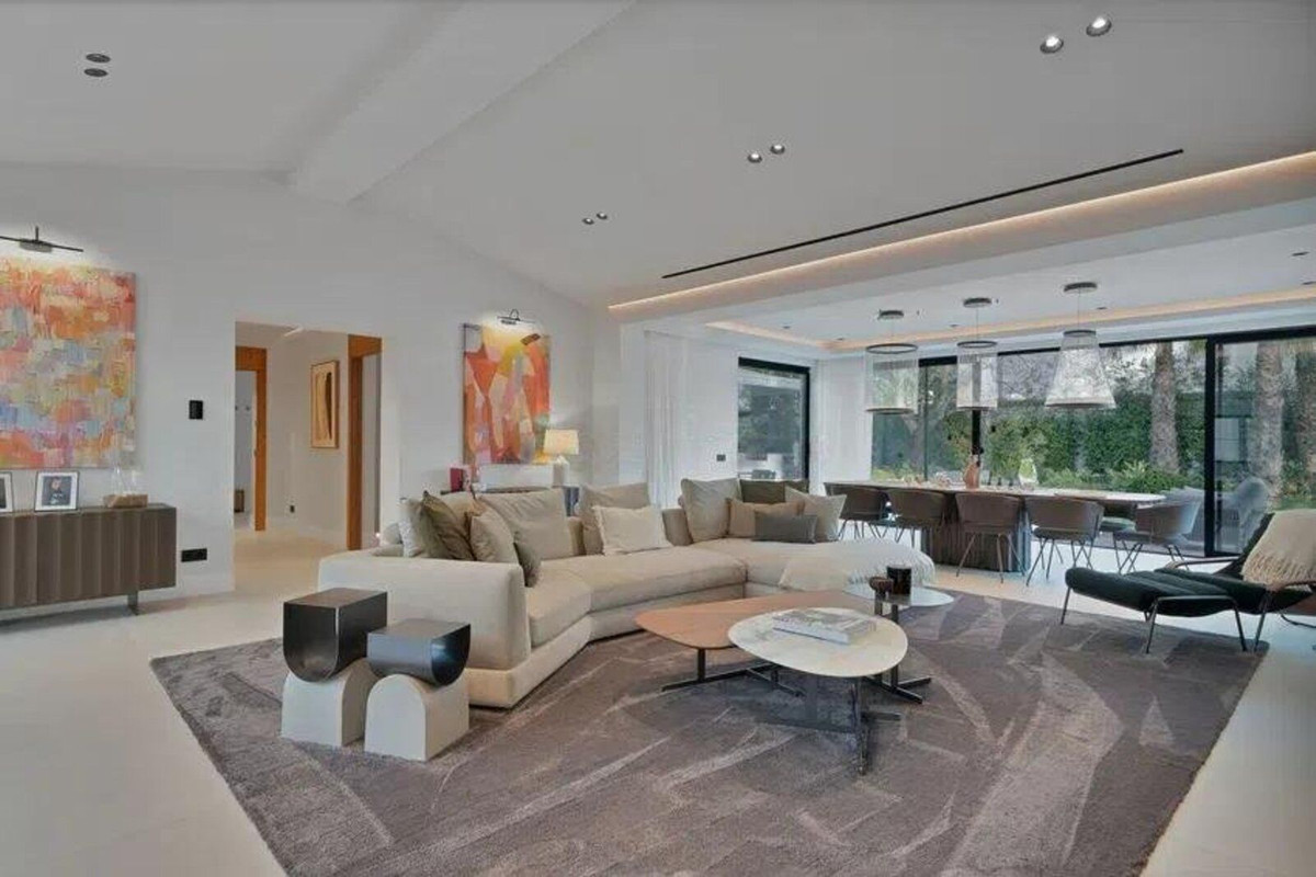 0b47dd6eb2dcb4d0a6b977444e1f4d8e - 4