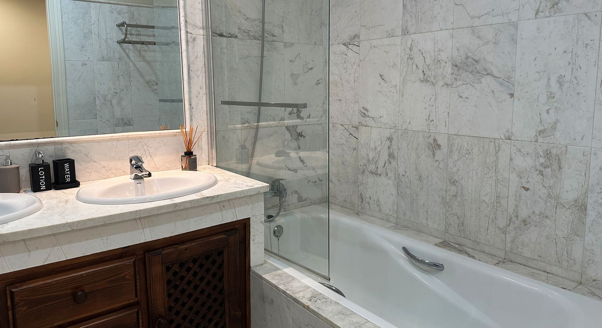 0bbce4fd93d589ab0b8ac91659bce96e - 15