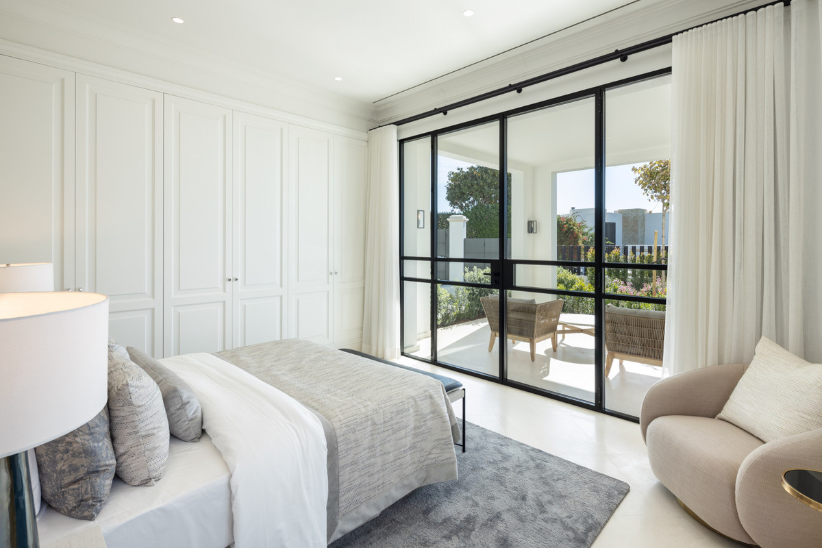 0ce7236caf615379f0218c008bde1808 - 14