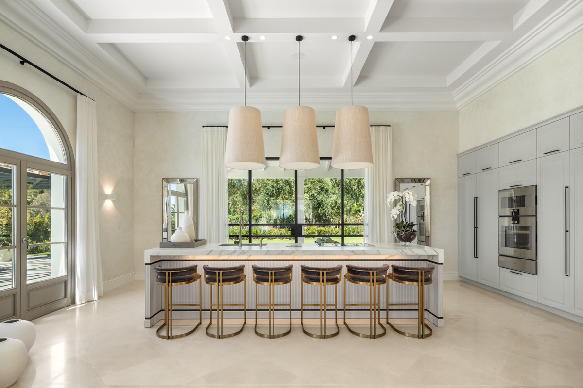 0ce7236caf615379f0218c008bde1808 - 27